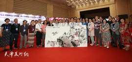 中国楹联书画院书画家挥毫泼墨为“2019中国旅游产业博览会”添彩
