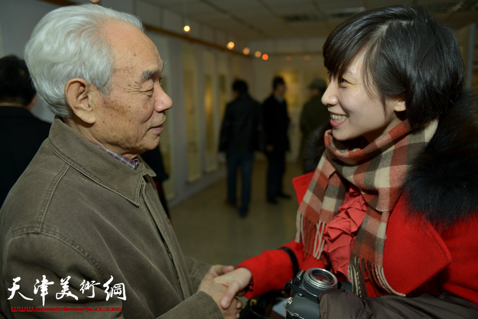 “春之恋”津门女书画家精品展3月9日在天津人民美术出版社展厅展出，图为