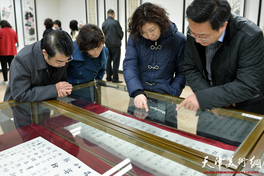碑学巨匠孙伯翔在天津荣宝斋展示“正大气象”。