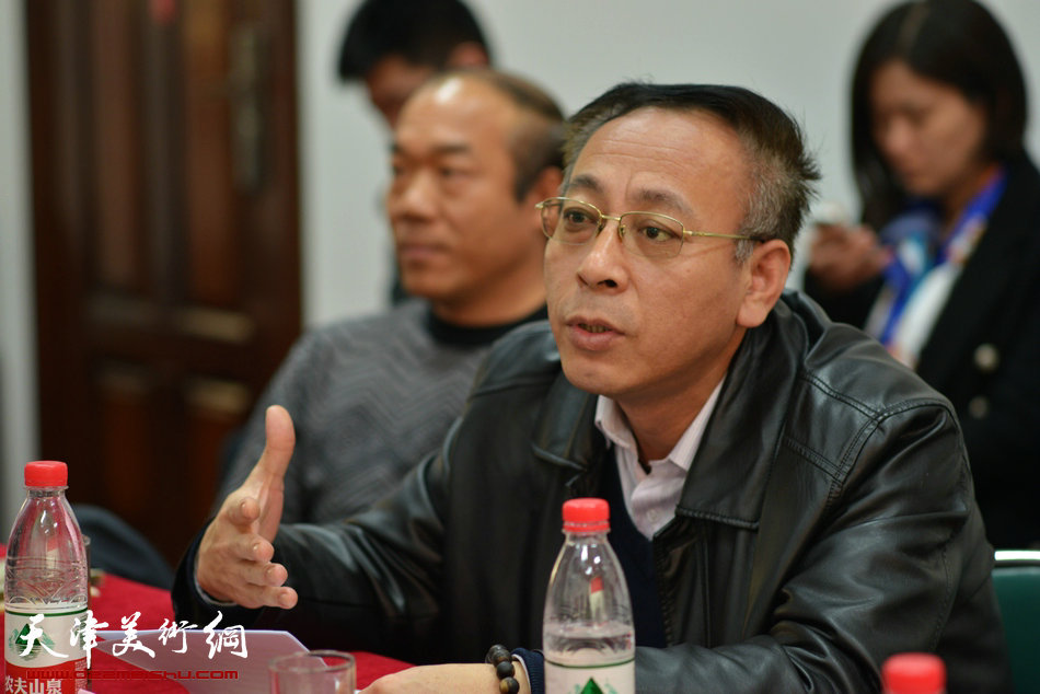 “孙伯翔先生书画艺术研讨会”在荣宝斋（天津）举行，图为南开书学研究副会长兼秘书长王炳学。