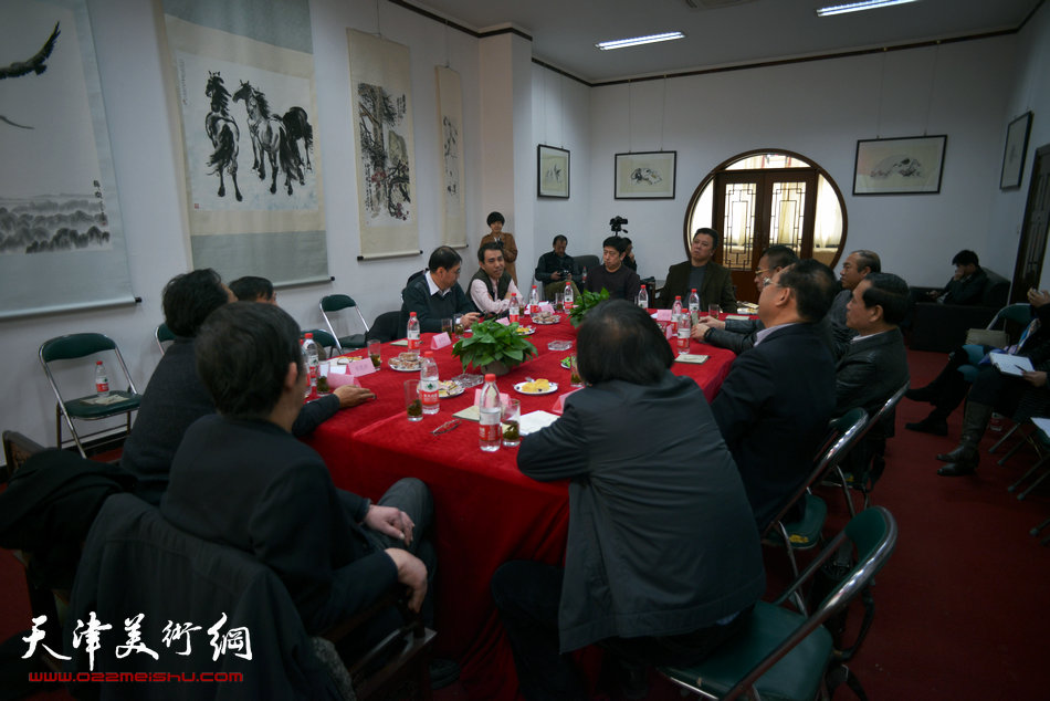 “孙伯翔先生书画艺术研讨会”在荣宝斋（天津）举行，图为研讨会会场。