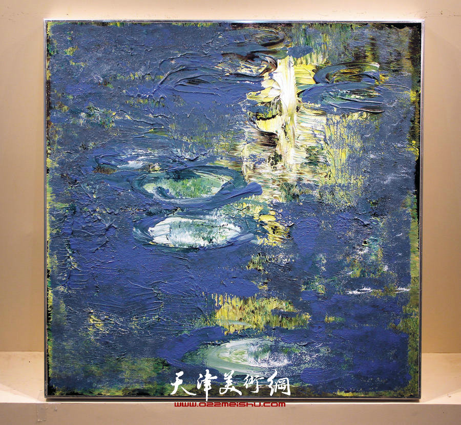 郝跃先作品特展《荷语》在天津美术馆推出，图为展出的郝跃先作品。