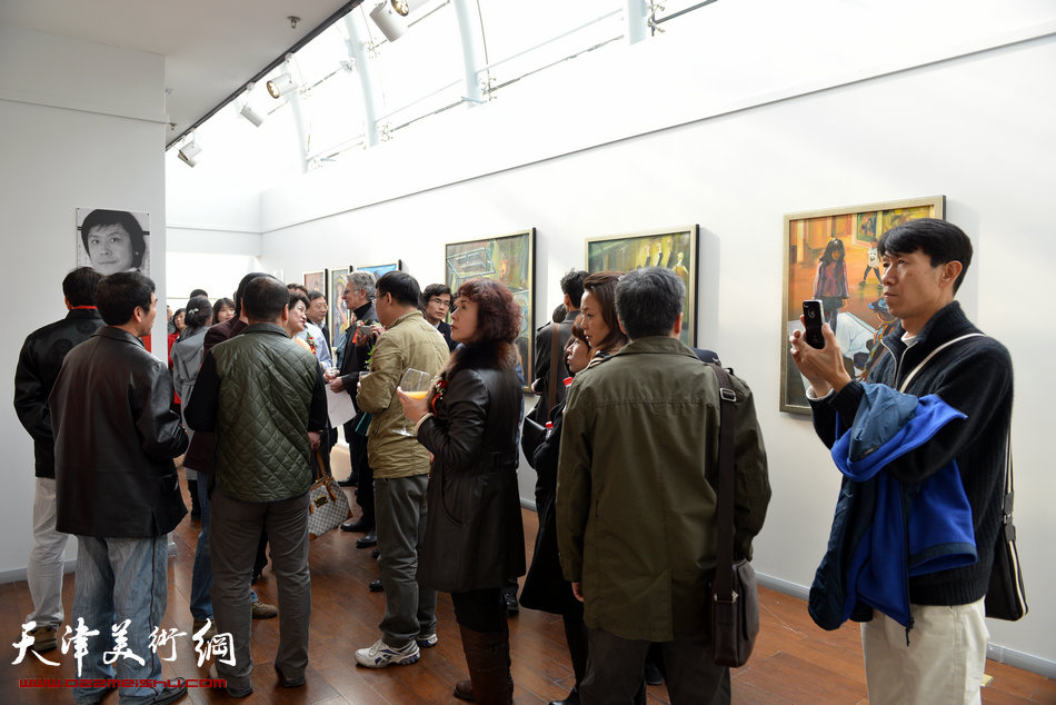 “澳中文化艺术交流活动周暨2013澳中当代艺术家大展”在梅江国际艺术馆启幕。