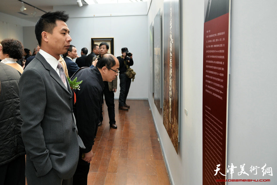 “澳中文化艺术交流活动周暨2013澳中当代艺术家大展”在梅江国际艺术馆启幕。