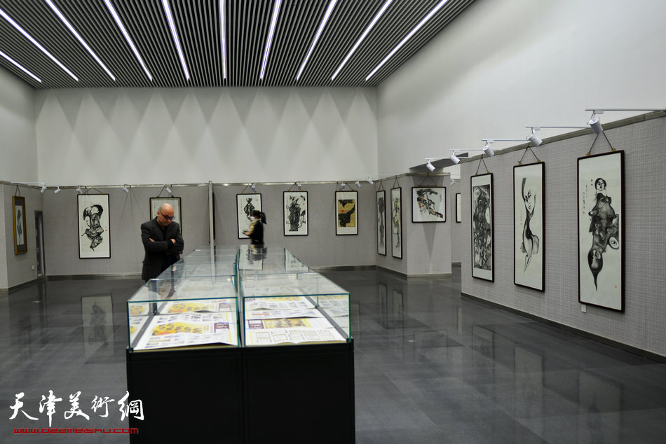 “王明亮、王振德艺术展”4月3日在天津图书馆文化中心馆展厅展出。