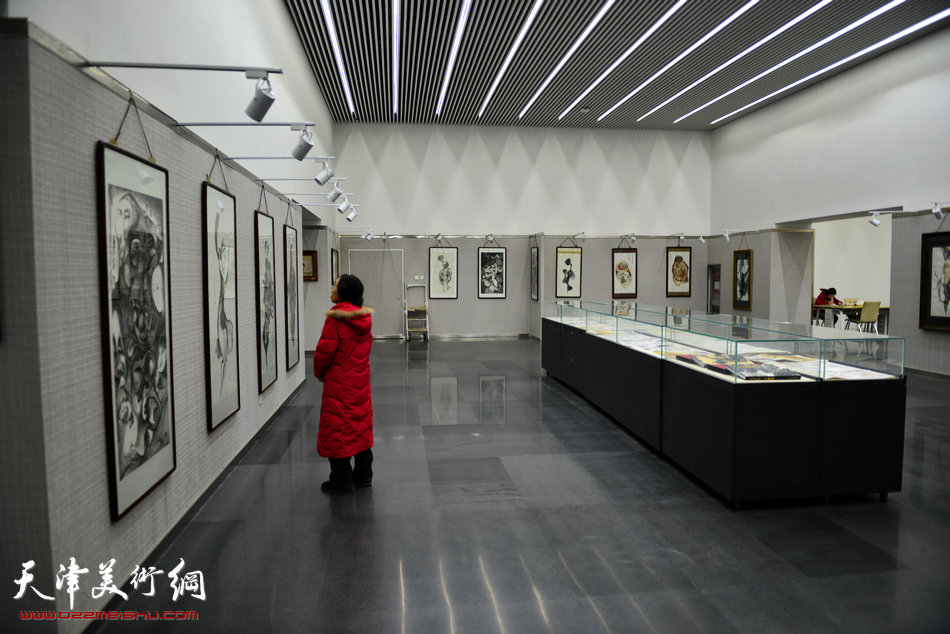 “王明亮、王振德艺术展”4月3日在天津图书馆文化中心馆展厅展出。