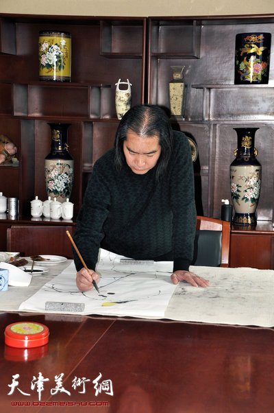 天津著名画家王东风在临沂。