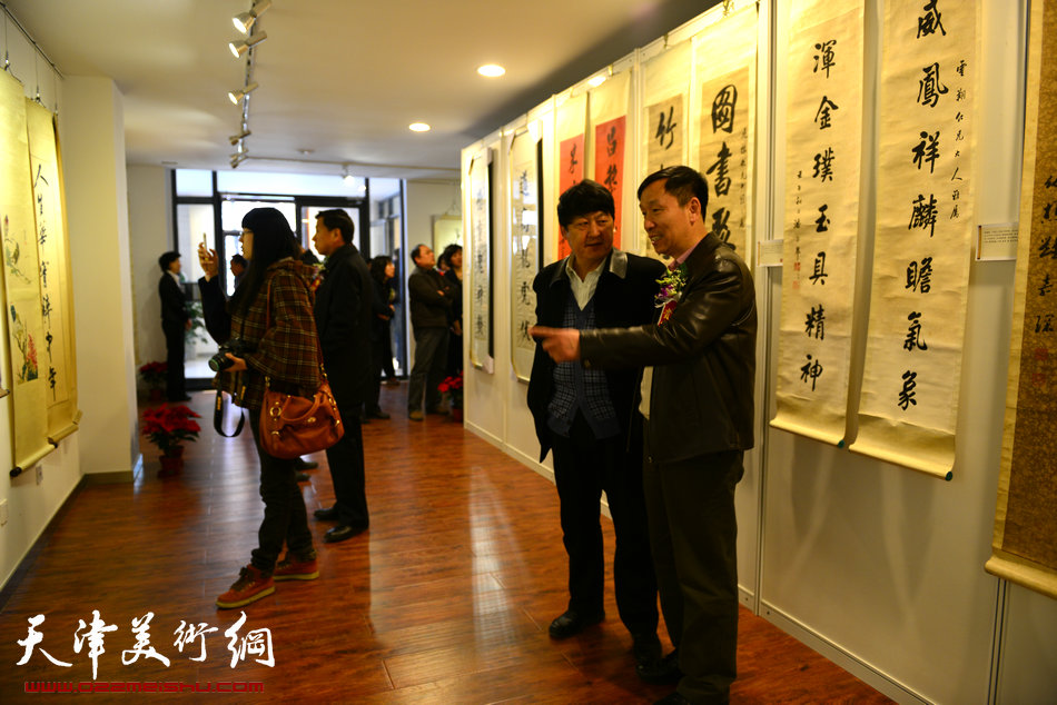 “首批具有收藏潜力中青年书画家精品展暨津门近代名家书画精品展”4月18日在天津文交所开幕。