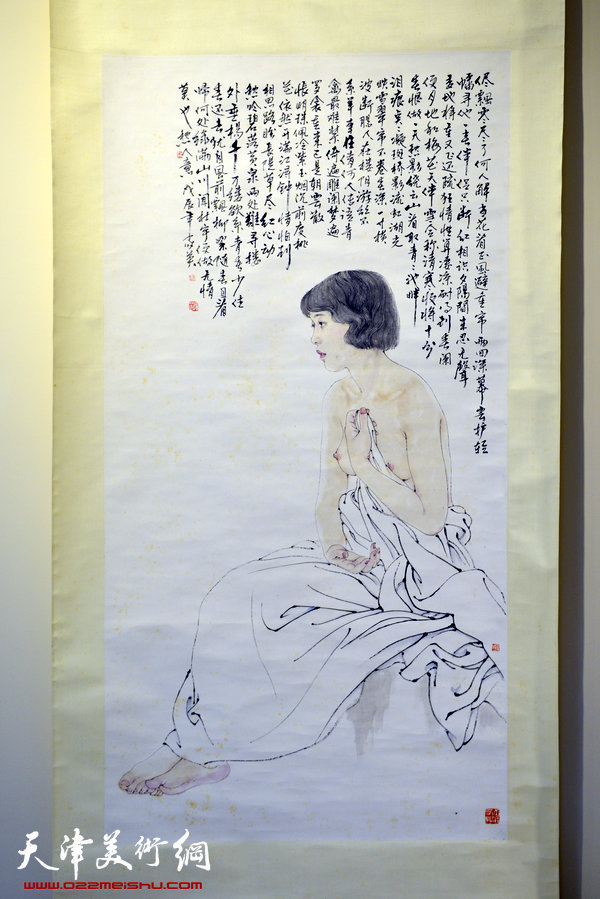 “首批具有收藏潜力中青年书画家精品展暨津门近代名家书画精品展”4月18日在天津文交所开幕。图为画展现场。