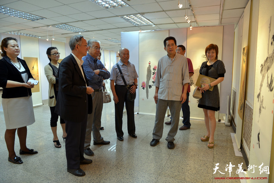 “一派天真—云南画家阳平康花鸟画展”5月19日在天津人民美术出版社美术馆举行。