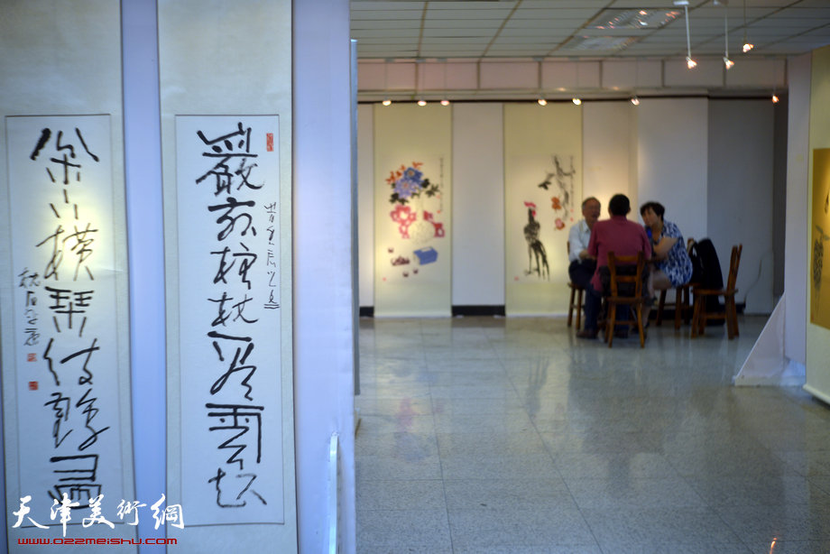 “一派天真—云南画家阳平康花鸟画展”5月19日在天津人民美术出版社美术馆举行。图为画展展出的作品。