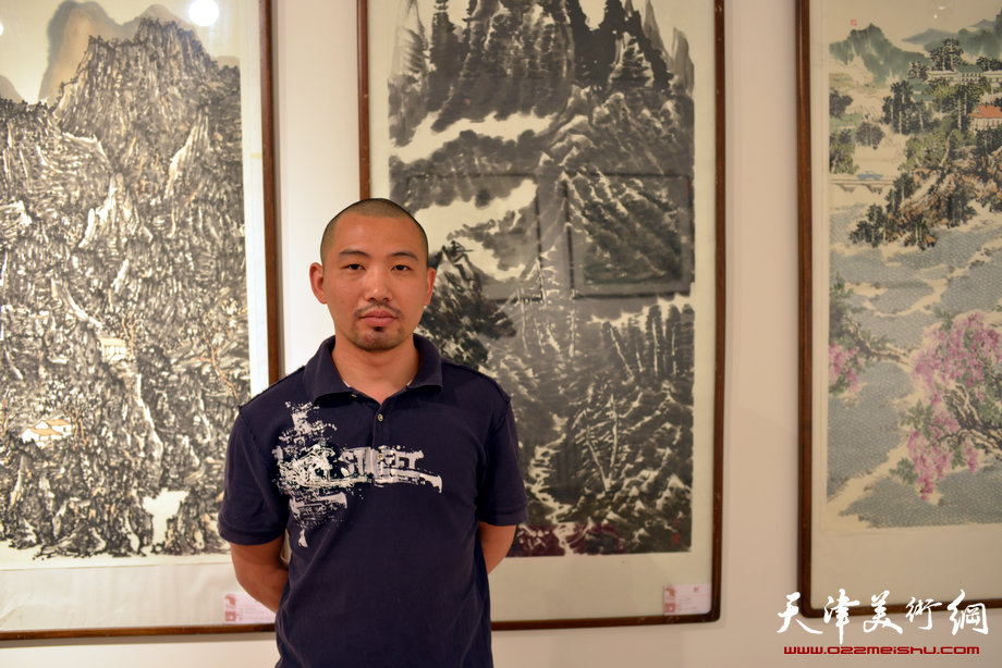 王慧智研究生工作室山水画作品展5月24日开幕，图为韦韬。