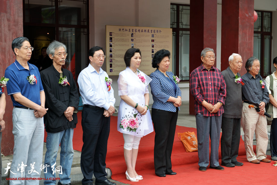 “津门知名画家精品联展”在圣和轩开幕，图为开幕仪式现场。