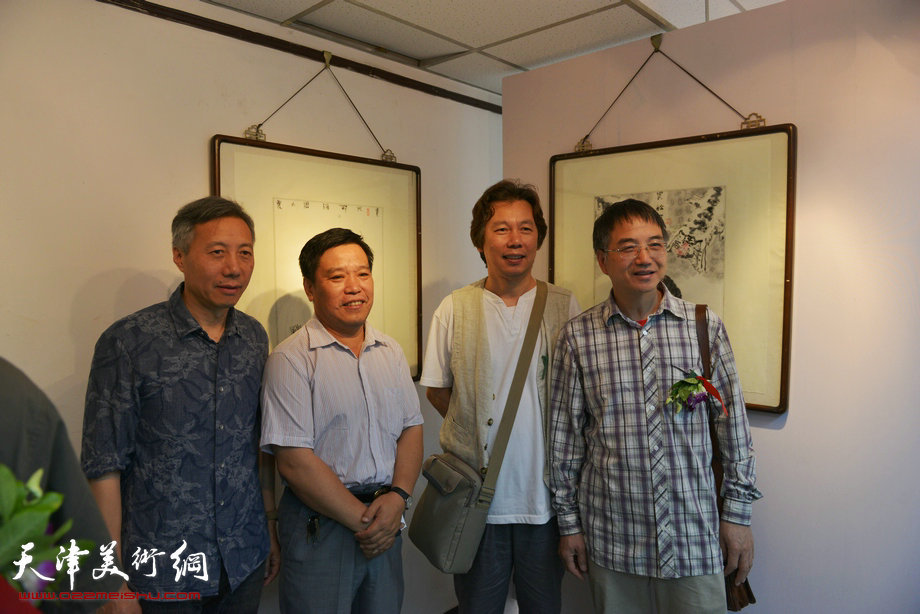“天津有戏—中国戏曲人物画天津邀请展”6月16日在天津人民美术出版社美术馆开幕。图为