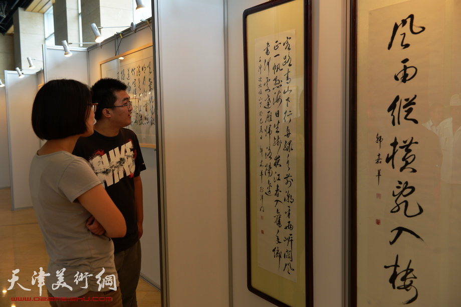 韩嘉祥书法精品亮相，展示吴派书法大家风范。图为展览现场。