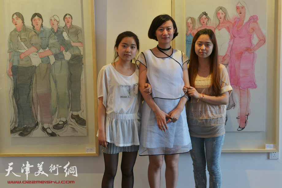 “旗袍，难舍的古典情怀 马兆琳经典水墨作品展”6月28日在北塘古镇开幕。