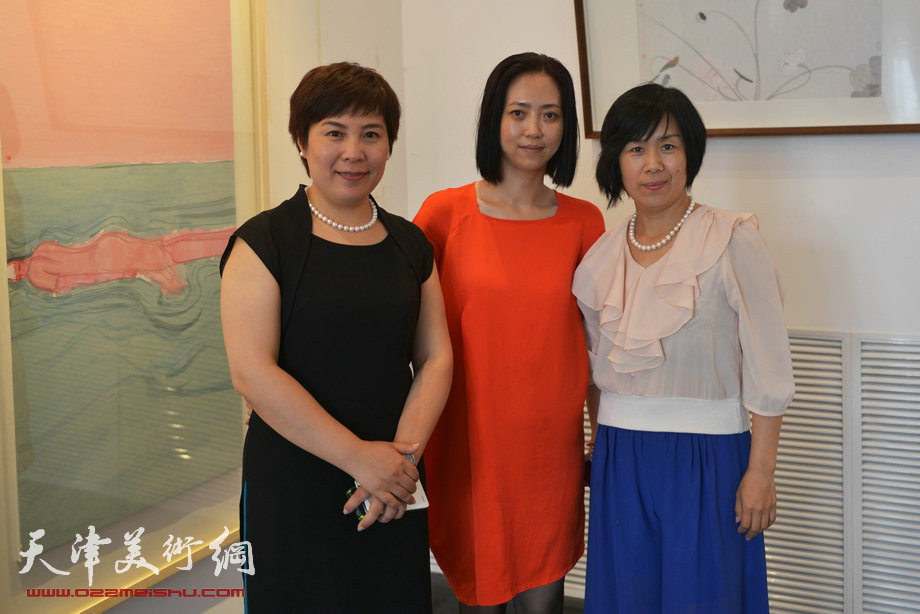 “旗袍，难舍的古典情怀 马兆琳经典水墨作品展”6月28日在北塘古镇开幕。