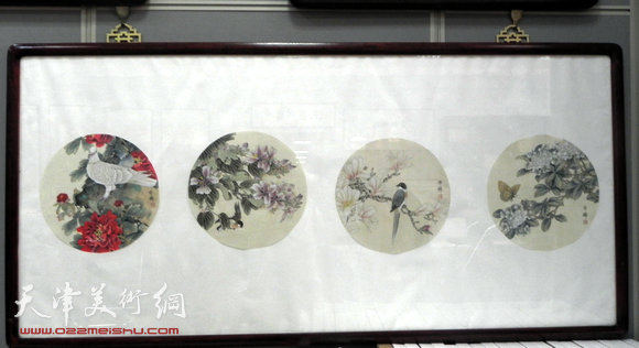 天津著名女画家冯字锦牡丹作品在紫竹林画苑展出。图为画展展出的冯字锦牡丹题材作品。