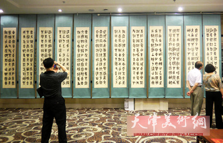 同心共筑中国梦·王冠峰百种书法巡回展在京举行
