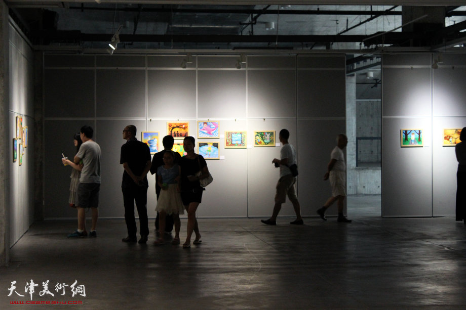“强强的画——夏健强和他的朋友们”爱心售书及画展活动7月21日在泰达当代艺术博物馆举行