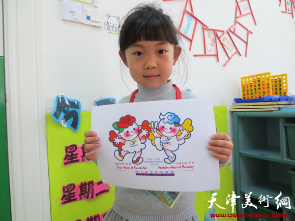 孩子们与第六届东亚运动会吉祥物
