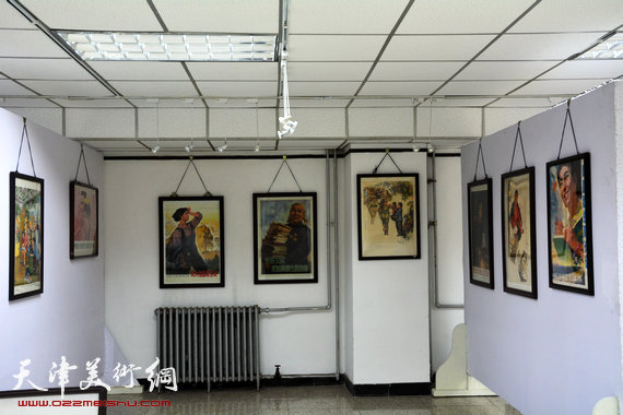 天津人民美术出版社社藏年画、宣传画展8月14日在出版社一楼展厅举行。