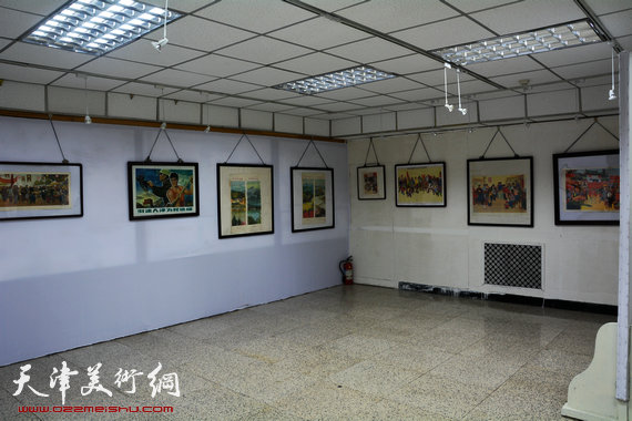 天津人民美术出版社社藏年画、宣传画展8月14日在出版社一楼展厅举行。