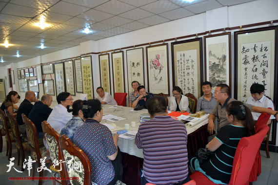 陈幼白《古韵汉风•丝路花雨——飞天系列》中国文交所(香港)上市艺术品价值投资报告会,8月15日在天津市华侨书画院举行
