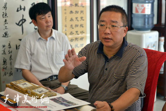 龙行天下文化艺术有限公司总经理赵国栋介绍情况。