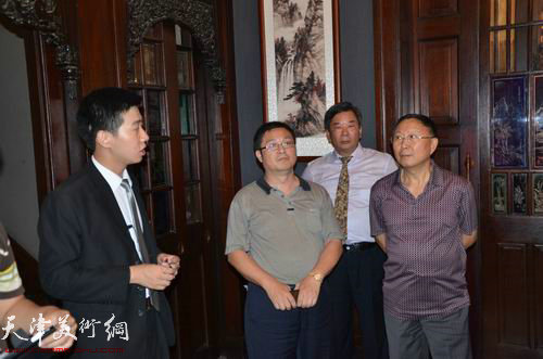 中国景观协会实践基地---庆王府酒店的工作人员给台湾代表讲解