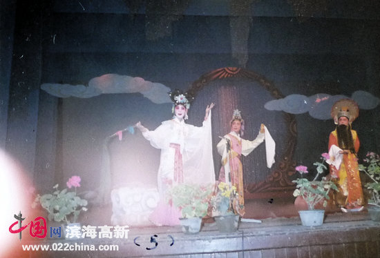 李胜素在山西主演《太阳公主》(原名《精卫填海赋》)剧照。