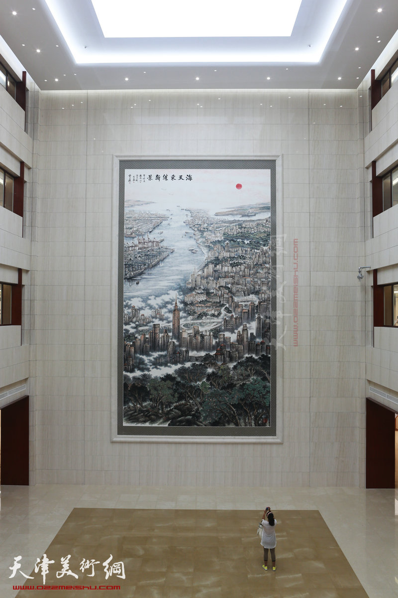 铸造时代经典—记赵俊山创作巨幅城市山水画。图为《海天东胜新景》全图。