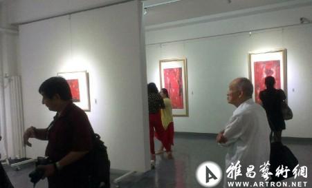“《逆光》——杨喜发2013绘画展”日前在798艺术区“感叹号”开幕