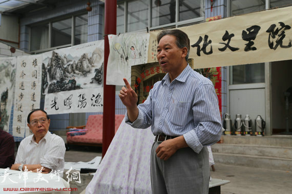 天津市老书画家协会河北区分会创作基地在蓟县落成，图为刘传光会长讲话