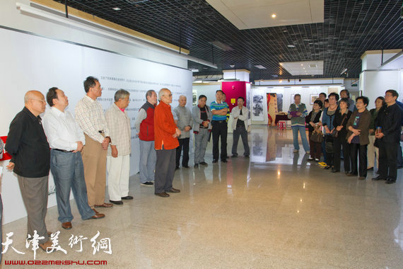 翰墨心语·枫林画社迎国庆中国画新作展开幕,图为孙长康致辞。