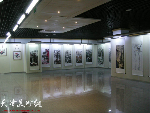 翰墨心语·枫林画社迎国庆中国画新作展开幕，图为画展现场。