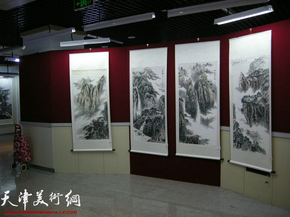 翰墨心语·枫林画社迎国庆中国画新作展开幕，图为画展现场。
