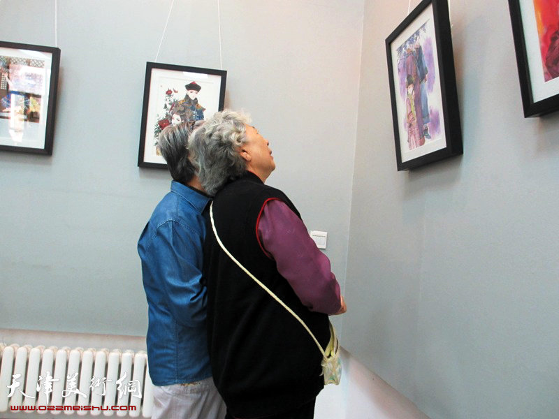 天津大学首个学生个人画展展现中国美，图为画展现场。