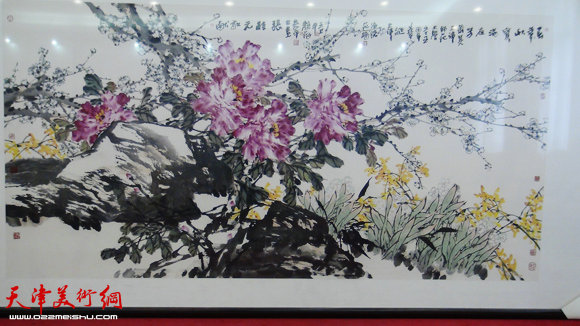 天津画院向天津师范大学捐赠的巨幅画作《春华秋实满庭芳》 