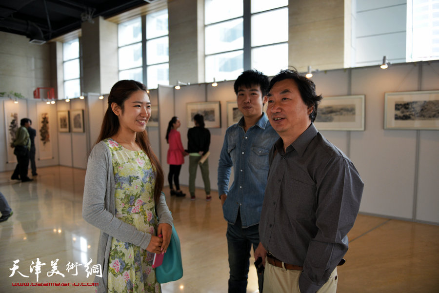 韩石四十幅山水佳作10月9日亮相书画名家精品展，图为画展现场。