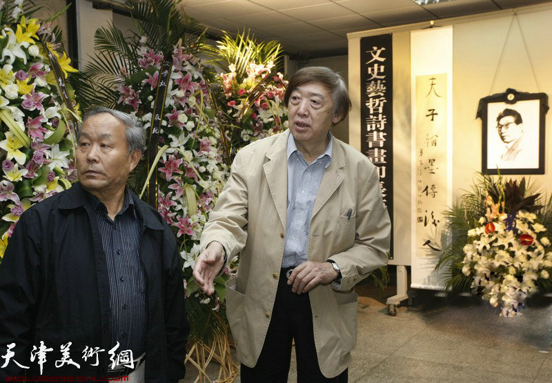 天津大学教授冯骥才先生到王学仲艺术研究所吊唁王学仲先生 （摄影 王建泽）