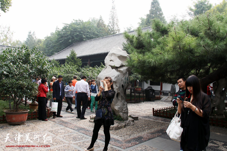 萧朗先生精品画作参展纪念王雪涛诞辰写意花鸟画联展，图为王雪涛纪念馆外景