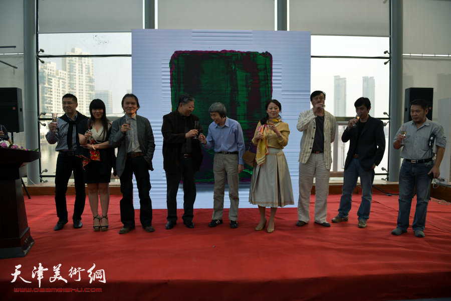 马树青《彩·絮》绘画艺术展10月12日在梅江国际艺术馆举行，图为开幕仪式。