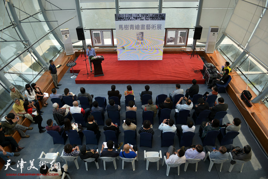 马树青《彩·絮》绘画艺术展10月12日在梅江国际艺术馆举行，图为开幕仪式。