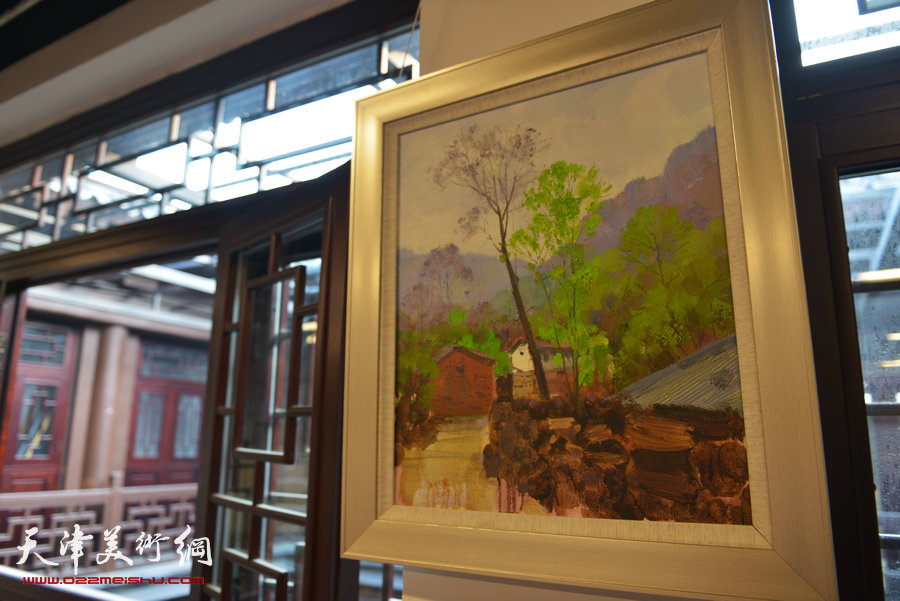 “刘悦油画写生作品展”10月18日在北塘古镇儒雅会馆举行，图为画展现场。