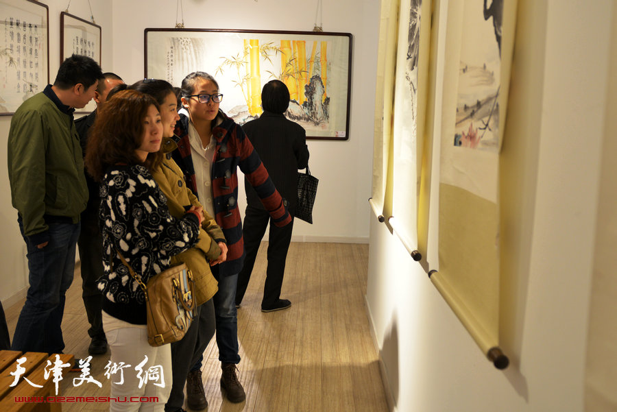 “金辉玉润——柴寿武金竹精品展”在津开幕，图为画展现场。