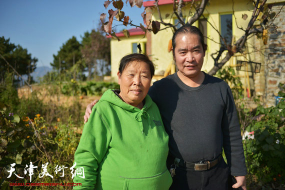 著名画家王东风与石龙峡云顶山庄主人吴荣芳