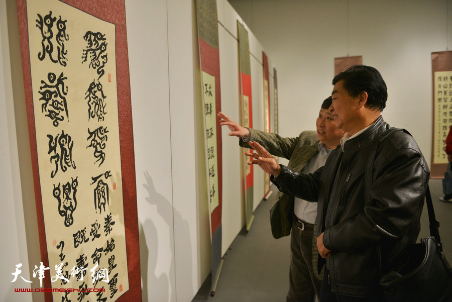 王冠峰百种书法作品展11月1日在天津美术馆开幕，图为书展现场。