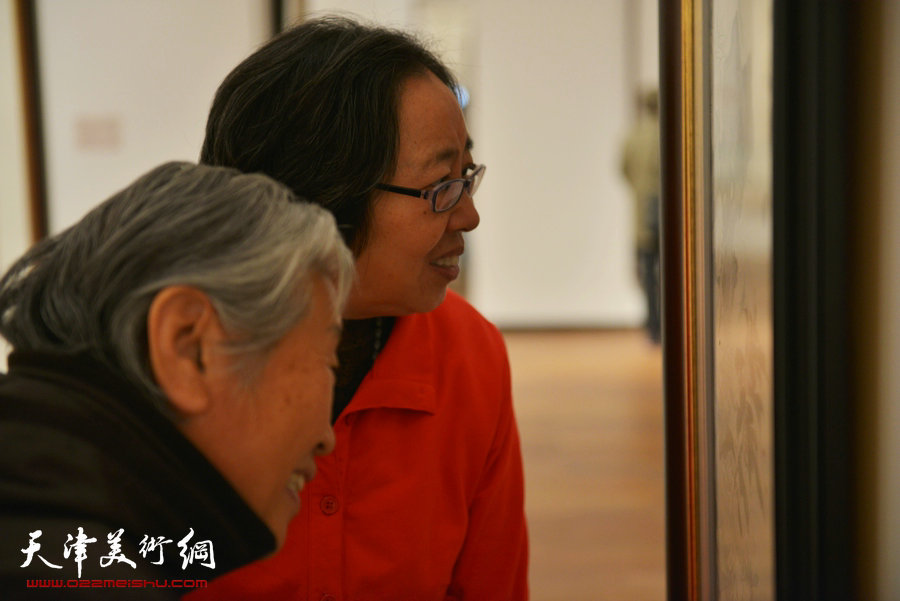 “守望经典”书画精品大展应邀再度延期，图为画展现场。