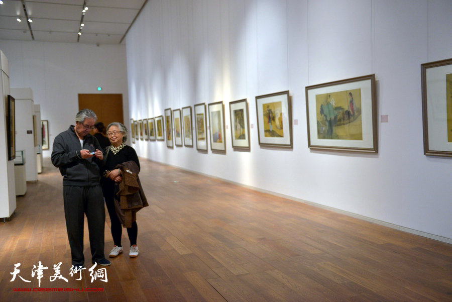 “守望经典”书画精品大展应邀再度延期，图为画展现场。 